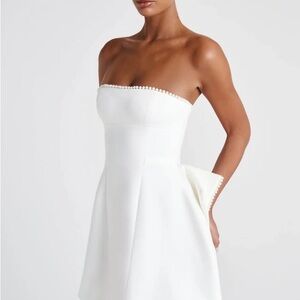 Elegant White Strapless Dress